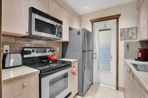 Copropriété à louer à Hallandale Beach, Floride: 1 chambre, 82.68 m2 № 2186622 - photo 12