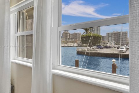 Copropriété à louer à Hallandale Beach, Floride: 1 chambre, 82.68 m2 № 2186622 - photo 6