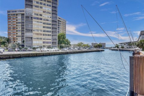 Copropriété à louer à Hallandale Beach, Floride: 1 chambre, 82.68 m2 № 2186622 - photo 29