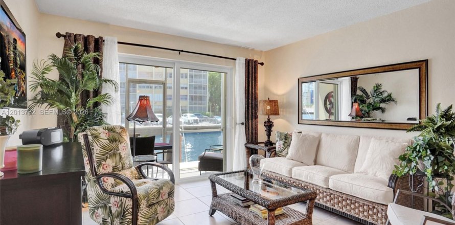 Condo à Hallandale Beach, Floride, 1 chambre  № 2186622