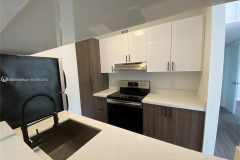 Condo in Pompano Beach, Florida, 2 bedrooms  № 1701261 - photo 3