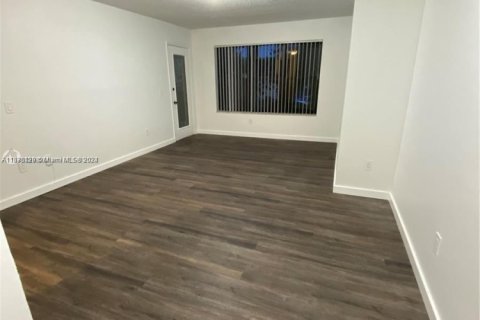 Condo in Pompano Beach, Florida, 2 bedrooms  № 1701261 - photo 7