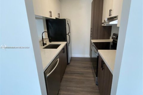 Condo in Pompano Beach, Florida, 2 bedrooms  № 1701261 - photo 4