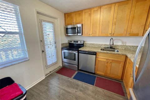 Снять в аренду кондоминиум в Холливуд, Флорида 1 спальня, 72м2, № 2028055 - фото 3