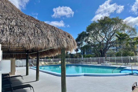 Condominio en Hollywood, Florida, 1 dormitorio  № 2028055