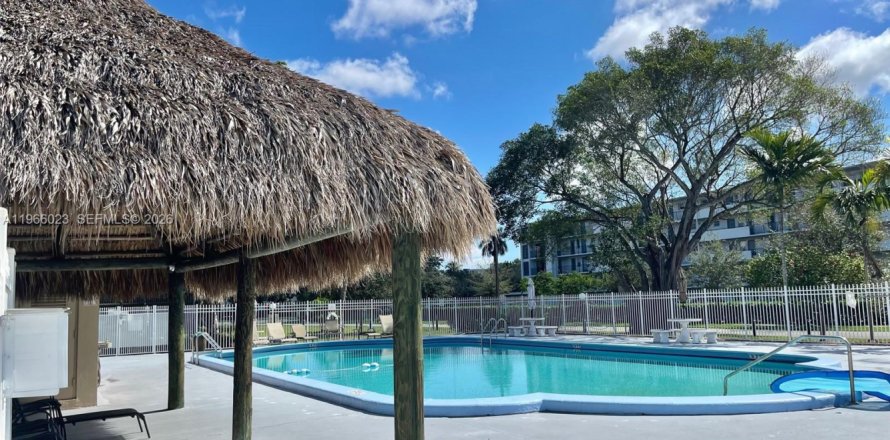 Кондоминиум с 1 спальней в Холливуд, Флорида № 2028055