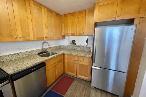 Снять в аренду кондоминиум в Холливуд, Флорида 1 спальня, 72м2, № 2028055 - фото 2