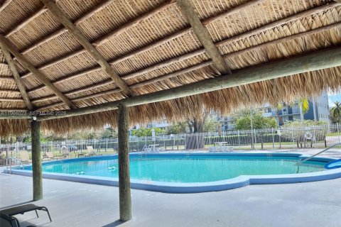 Снять в аренду кондоминиум в Холливуд, Флорида 1 спальня, 72м2, № 2028055 - фото 10
