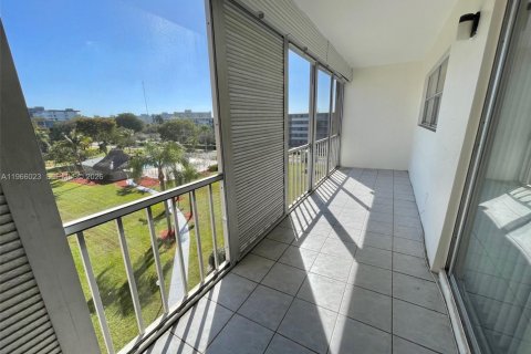 Снять в аренду кондоминиум в Холливуд, Флорида 1 спальня, 72м2, № 2028055 - фото 4