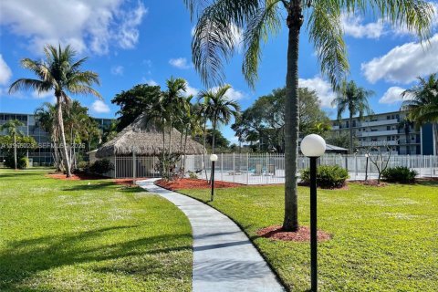 Снять в аренду кондоминиум в Холливуд, Флорида 1 спальня, 72м2, № 2028055 - фото 11