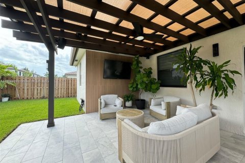 Villa ou maison à vendre à Homestead, Floride: 5 chambres, 276.29 m2 № 2081738 - photo 3