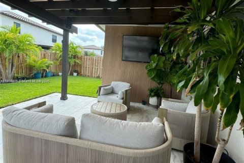 Villa ou maison à vendre à Homestead, Floride: 5 chambres, 276.29 m2 № 2081738 - photo 2