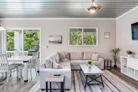 Touwnhouse à louer à Redington Shores, Floride: 4 chambres, 232.26 m2 № 2436786 - photo 7