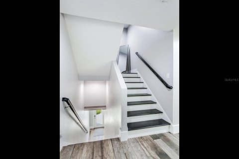 Touwnhouse à louer à Redington Shores, Floride: 4 chambres, 232.26 m2 № 2436786 - photo 4