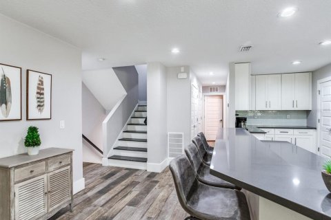 Touwnhouse à louer à Redington Shores, Floride: 4 chambres, 232.26 m2 № 2436786 - photo 11