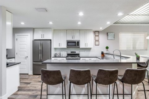Touwnhouse à louer à Redington Shores, Floride: 4 chambres, 232.26 m2 № 2436786 - photo 6