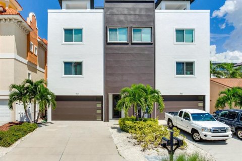 Touwnhouse à Redington Shores, Floride 4 chambres, 232.26 m2 № 2436786