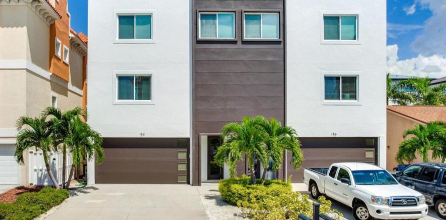 Touwnhouse à Redington Shores, Floride 4 chambres, 232.26 m2 № 2436786
