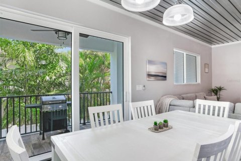 Touwnhouse à louer à Redington Shores, Floride: 4 chambres, 232.26 m2 № 2436786 - photo 13