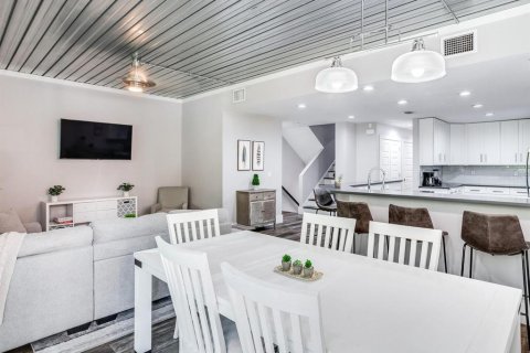 Touwnhouse à louer à Redington Shores, Floride: 4 chambres, 232.26 m2 № 2436786 - photo 14