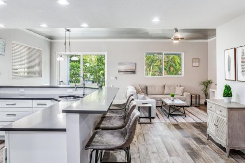 Touwnhouse à louer à Redington Shores, Floride: 4 chambres, 232.26 m2 № 2436786 - photo 5