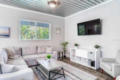 Touwnhouse à louer à Redington Shores, Floride: 4 chambres, 232.26 m2 № 2436786 - photo 8