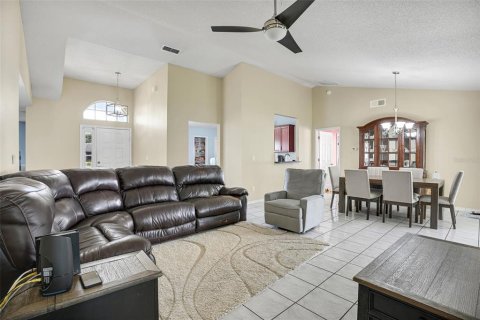House in Orlando, Florida 3 bedrooms, 148.27 sq.m. № 2204963 - photo 5