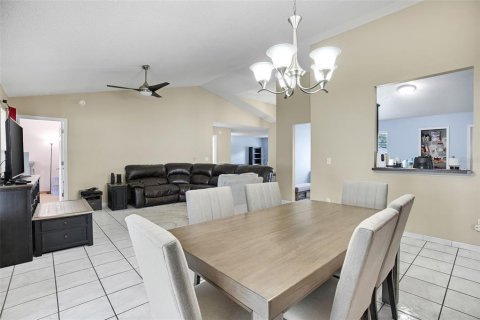 House in Orlando, Florida 3 bedrooms, 148.27 sq.m. № 2204963 - photo 8