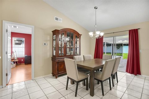House in Orlando, Florida 3 bedrooms, 148.27 sq.m. № 2204963 - photo 7