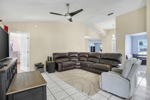 House in Orlando, Florida 3 bedrooms, 148.27 sq.m. № 2204963 - photo 4