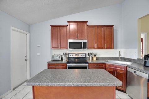 House in Orlando, Florida 3 bedrooms, 148.27 sq.m. № 2204963 - photo 10