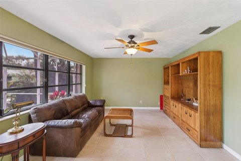 House in Cooper City, Florida 3 bedrooms, 165.92 sq.m. № 2041995 - photo 26