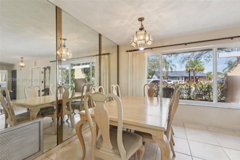 House in Cooper City, Florida 3 bedrooms, 165.92 sq.m. № 2041995 - photo 30