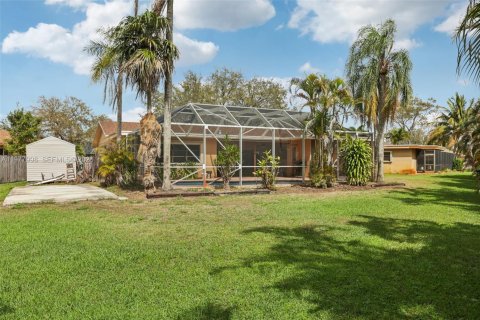 House in Cooper City, Florida 3 bedrooms, 165.92 sq.m. № 2041995 - photo 12