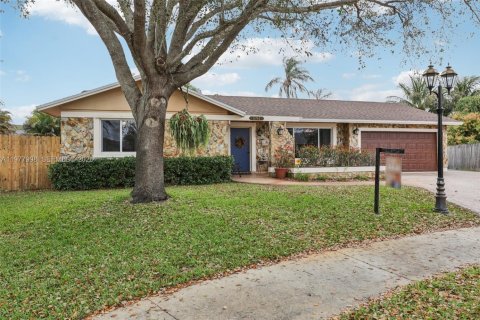 House in Cooper City, Florida 3 bedrooms, 165.92 sq.m. № 2041995 - photo 2