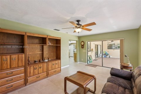 House in Cooper City, Florida 3 bedrooms, 165.92 sq.m. № 2041995 - photo 29