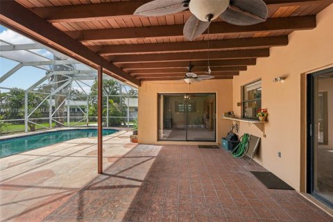 House in Cooper City, Florida 3 bedrooms, 165.92 sq.m. № 2041995 - photo 9