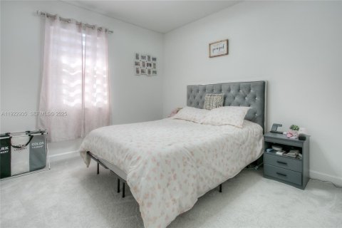 Touwnhouse à vendre à Miami, Floride: 3 chambres, 168.34 m2 № 1977344 - photo 15