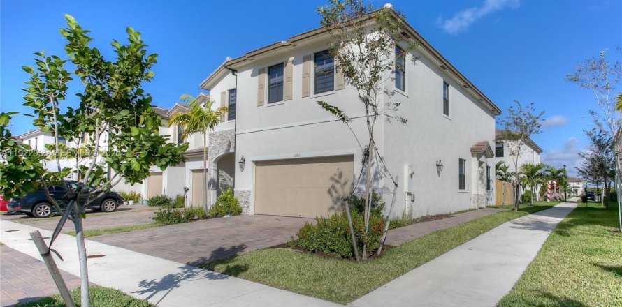 Touwnhouse à Miami, Floride 3 chambres, 168.34 m2 № 1977344