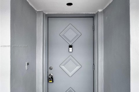 Copropriété à louer à Hallandale Beach, Floride: 1 chambre, 71.53 m2 № 2065677 - photo 13