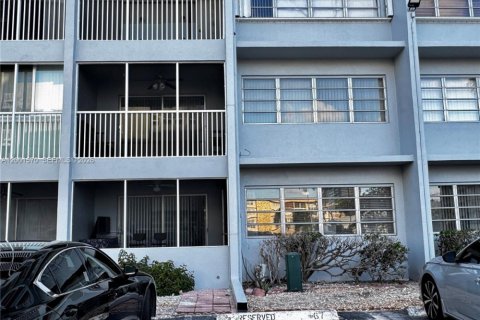 Copropriété à louer à Hallandale Beach, Floride: 1 chambre, 71.53 m2 № 2065677 - photo 20