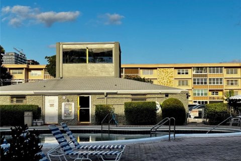 Copropriété à louer à Hallandale Beach, Floride: 1 chambre, 71.53 m2 № 2065677 - photo 22