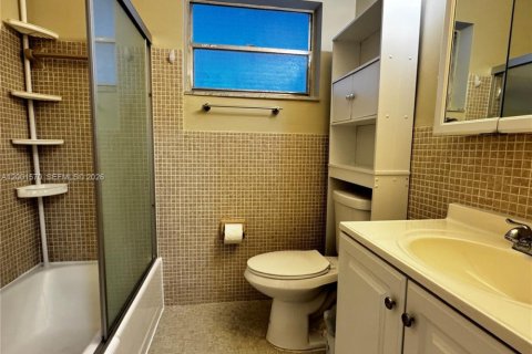 Copropriété à louer à Hallandale Beach, Floride: 1 chambre, 71.53 m2 № 2065677 - photo 11