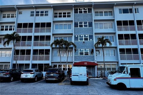 Copropriété à louer à Hallandale Beach, Floride: 1 chambre, 71.53 m2 № 2065677 - photo 19