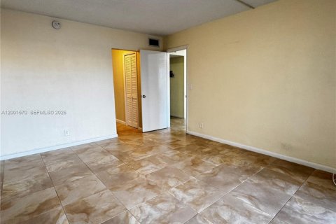 Copropriété à louer à Hallandale Beach, Floride: 1 chambre, 71.53 m2 № 2065677 - photo 8