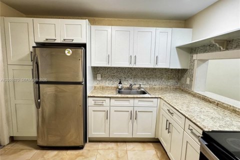 Copropriété à louer à Hallandale Beach, Floride: 1 chambre, 71.53 m2 № 2065677 - photo 2