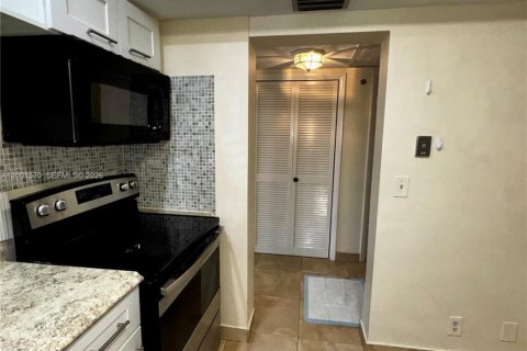 Copropriété à louer à Hallandale Beach, Floride: 1 chambre, 71.53 m2 № 2065677 - photo 3