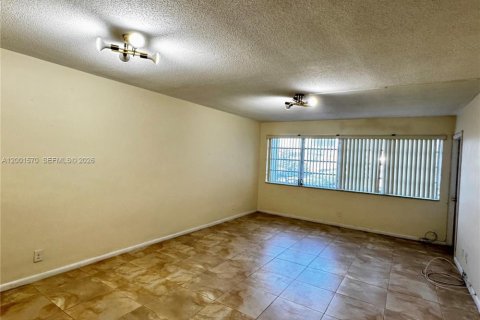 Copropriété à louer à Hallandale Beach, Floride: 1 chambre, 71.53 m2 № 2065677 - photo 6
