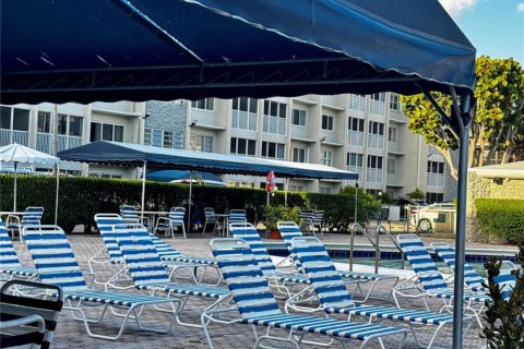 Copropriété à louer à Hallandale Beach, Floride: 1 chambre, 71.53 m2 № 2065677 - photo 18