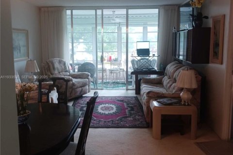 Condominio en venta en Lauderdale Lakes, Florida, 2 dormitorios, 89.19 m2 № 2152478 - foto 9